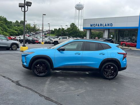 Used 2025 Chevrolet Trax ACTIV w/ Sunroof Package FWD image 2