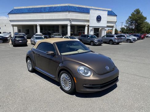 Used 2016 Volkswagen Beetle 1.8T SE FWD image 2