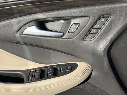 Certified 2019 Buick Envision Essence w/ LPO, Active Package FWD image 23