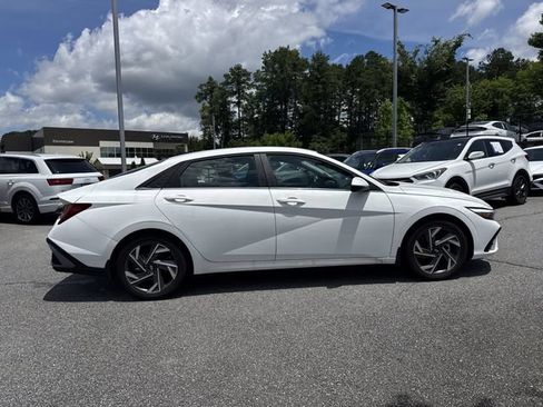 Used 2025 Hyundai Elantra Limited FWD image 8