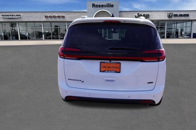 New 2026 Chrysler Pacifica Select w/ S Appearance Package AWD/4WD image 5