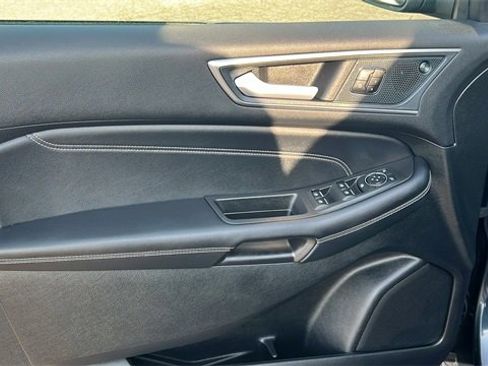Certified 2024 Ford Edge Titanium image 9