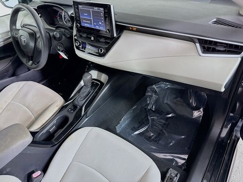 Used 2020 Toyota Corolla LE image 29
