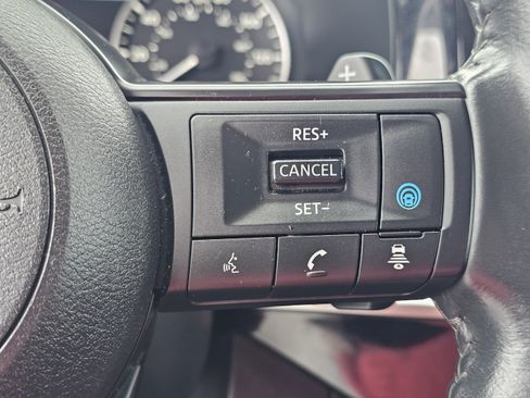 Used 2024 Nissan Pathfinder SV FWD image 20