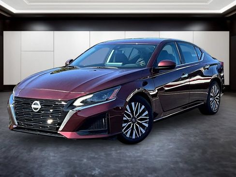 Used 2023 Nissan Altima 2.5 SV w/ SV Premium Package FWD image 3