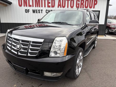 Used 2012 Cadillac Escalade Luxury image 2
