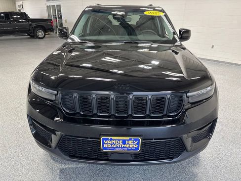 Used 2023 Jeep Grand Cherokee Limited w/ Black Appearance Package AWD/4WD image 2
