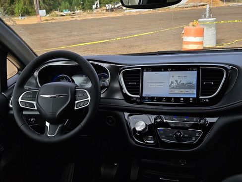 New 2026 Chrysler Pacifica Select image 22