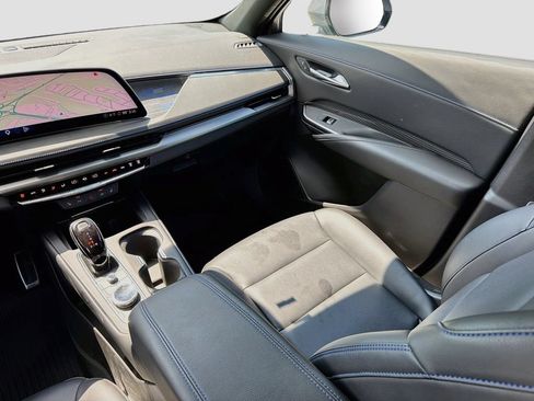 Used 2024 Cadillac XT4 Sport w/ Technology Package AWD/4WD image 27