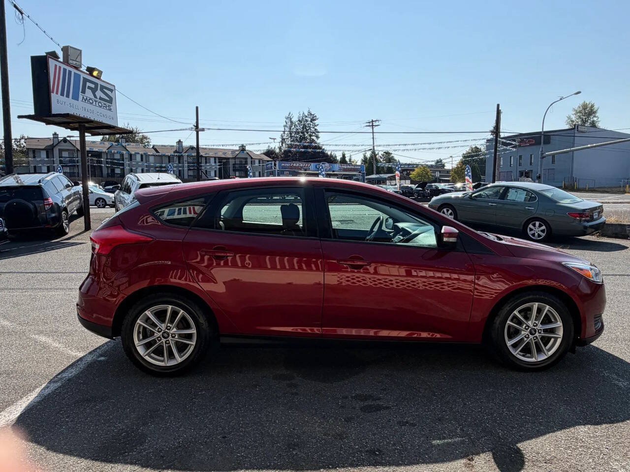 Used 2017 Ford Focus SE w/ Cold Weather Package FWD image 6