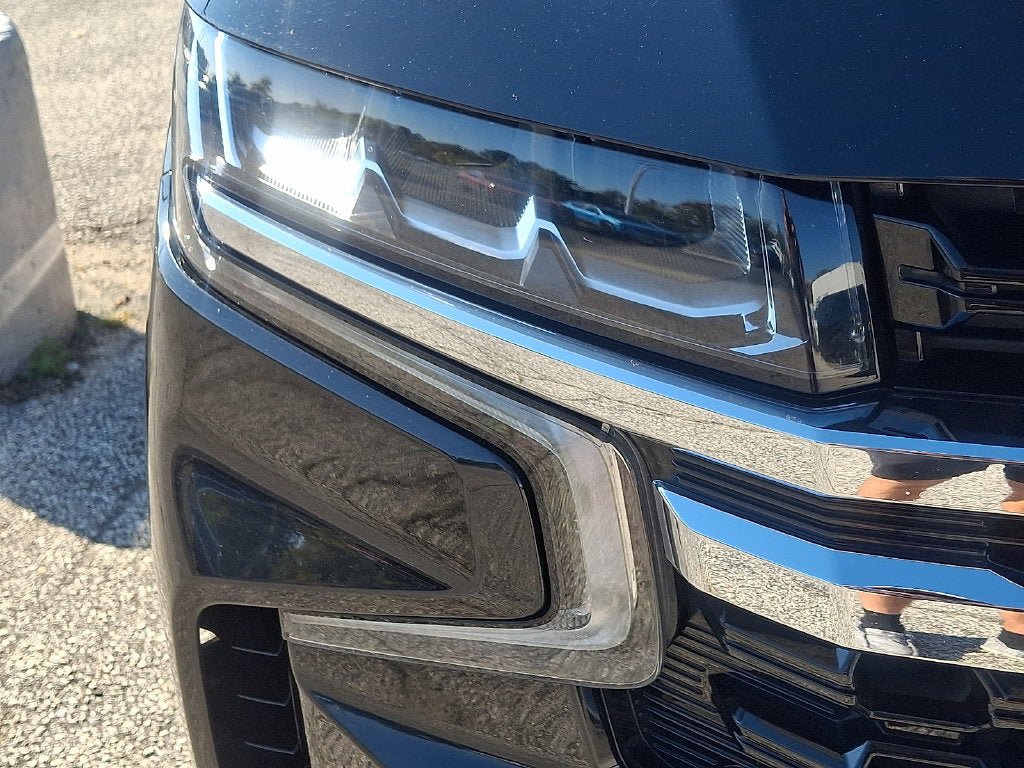 Used 2024 Chevrolet Suburban LS w/ Driver Alert Package AWD/4WD image 9