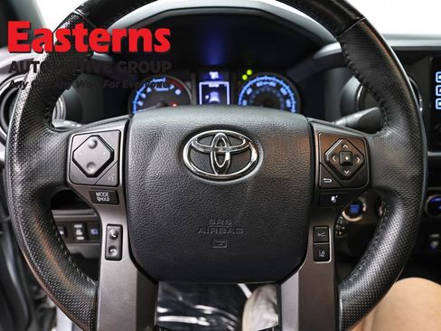 Used 2018 Toyota Tacoma TRD Sport AWD/4WD image 10