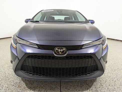 Used 2022 Toyota Corolla LE image 2
