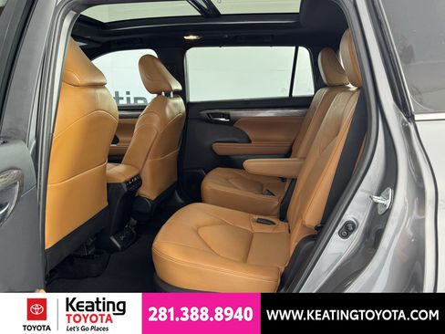 Certified 2025 Toyota Highlander Platinum AWD/4WD image 17