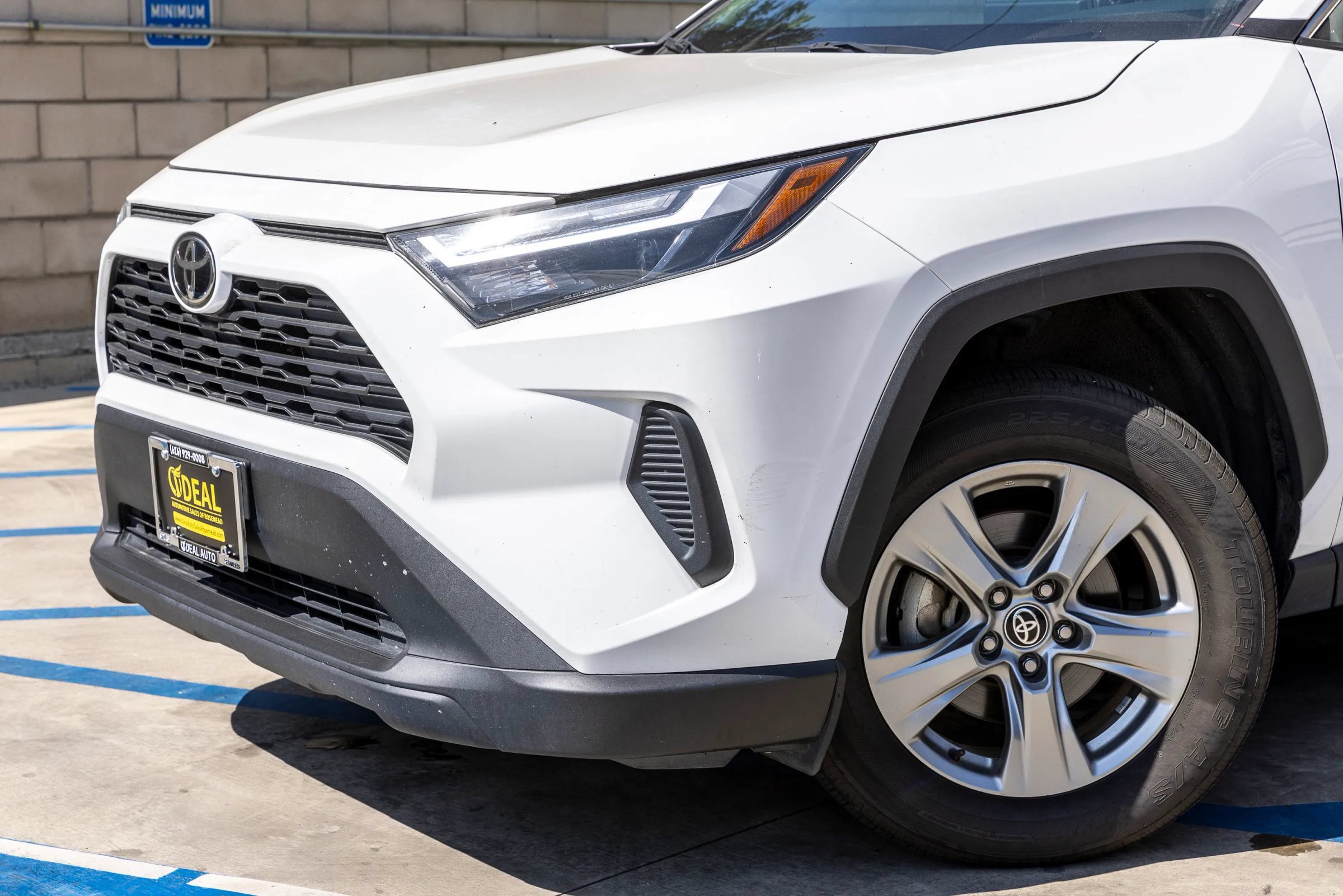Used 2021 Toyota RAV4 XLE w/ XLE Grade Weather Package AWD/4WD image 7