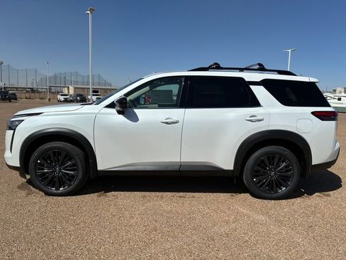 New 2026 Nissan Pathfinder SL w/ SL Premium Package image 3