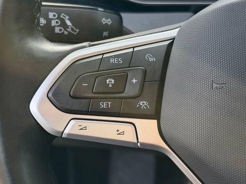 Used 2025 Volkswagen Jetta SE w/ Sunroof Package FWD image 24