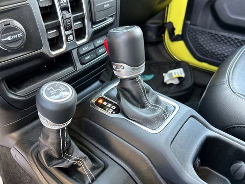 Used 2023 Jeep Wrangler Unlimited Sahara AWD/4WD image 19