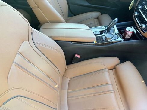 Used 2020 BMW 530i w/ Premium Package RWD image 9