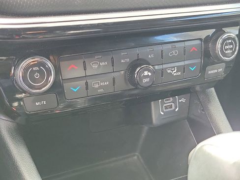 Used 2022 Jeep Compass Latitude w/ Convenience Group FWD image 11