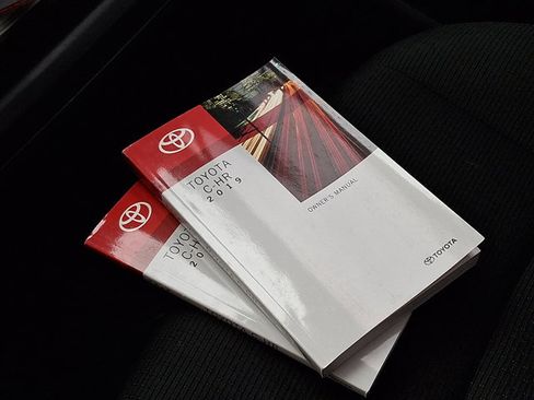 Used 2019 Toyota C-HR XLE image 24