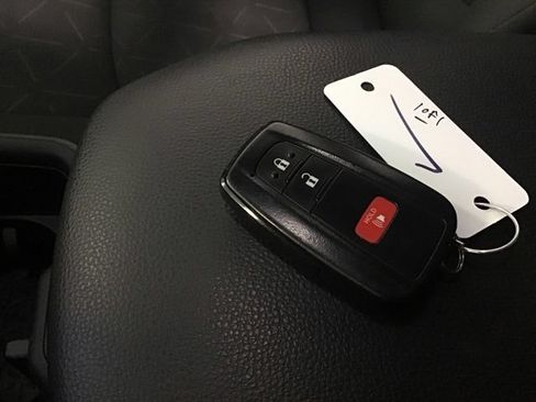 Used 2024 Toyota RAV4 XLE AWD/4WD image 17