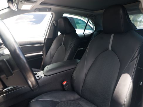 Used 2021 Toyota Camry XSE FWD image 10