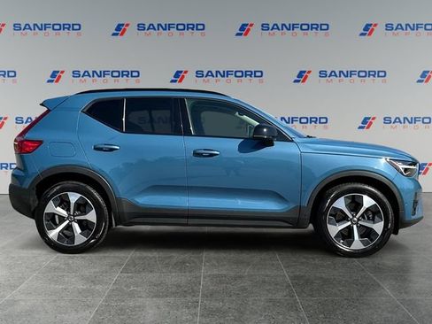 Used 2023 Volvo XC40 B5 Ultimate w/ Climate Package AWD/4WD image 6