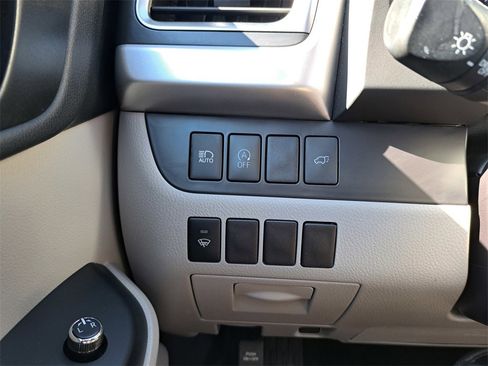Used 2019 Toyota Highlander XLE image 22