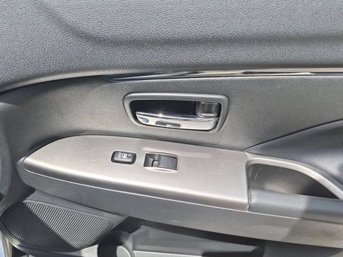 Used 2025 Mitsubishi Outlander Sport SE AWD/4WD image 33