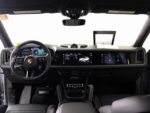 Certified 2024 Porsche Cayenne Coupe image 13