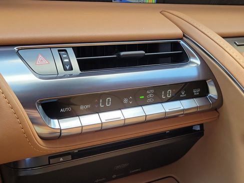 Used 2022 Lexus LC 500 Convertible image 30