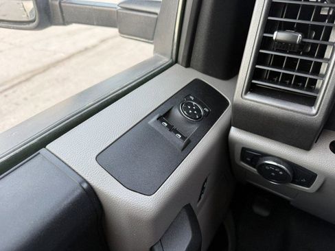 Used 2018 Ford F550 4x4 Regular Cab Super Duty image 24