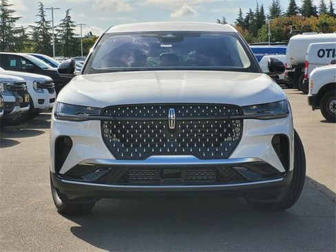 New 2026 Lincoln Nautilus Premier image 3
