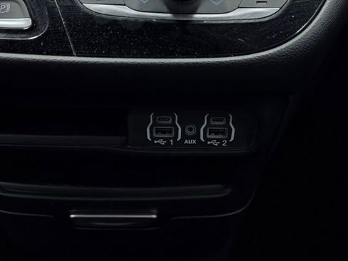 Used 2025 Chrysler Pacifica Select FWD image 35