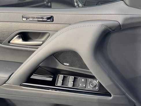 Used 2024 Lexus LX 600 4WD w/ Luxury Package image 22