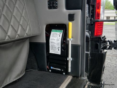 Used 2023 RAM ProMaster 2500 w/ Driver Convenience Group image 34