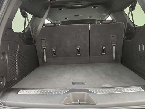 Used 2025 Chevrolet Suburban Z71 AWD/4WD image 29