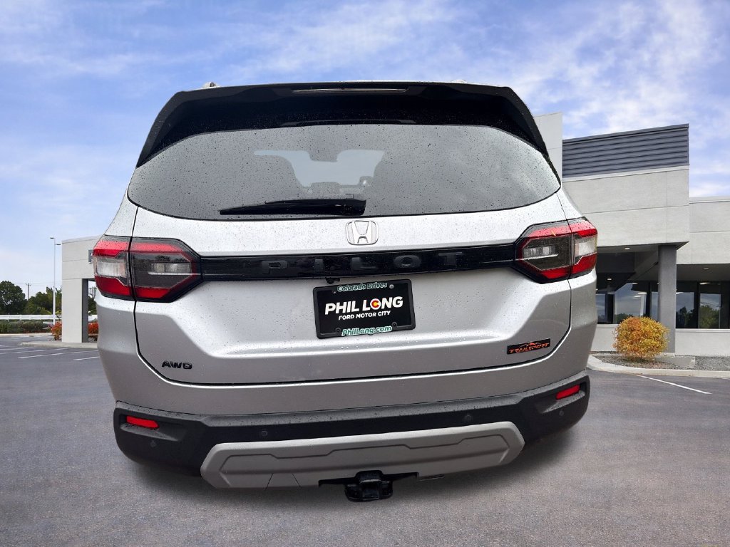 Used 2025 Honda Pilot TrailSport image 7
