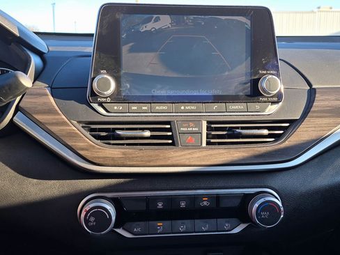 Used 2025 Nissan Altima 2.5 SV image 17