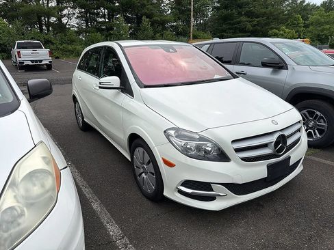 Used 2017 Mercedes-Benz B 250e image 2