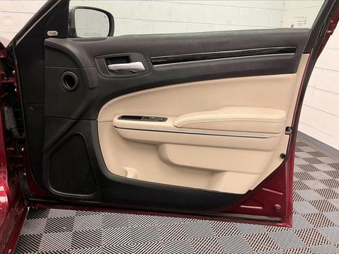 Used 2018 Chrysler 300 Limited w/ Light Group image 24