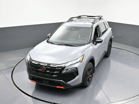 Used 2025 Nissan Rogue SV AWD/4WD image 39