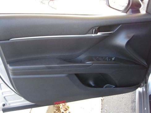 Used 2021 Toyota Camry LE image 10