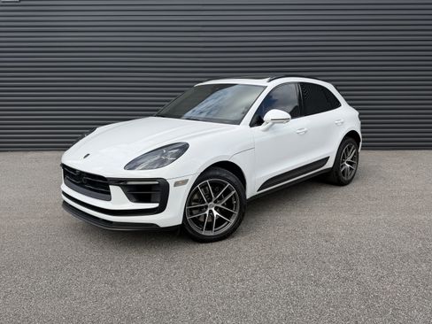 Certified 2023 Porsche Macan S image 5