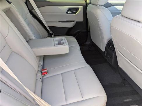 Used 2025 Nissan Rogue SL image 19