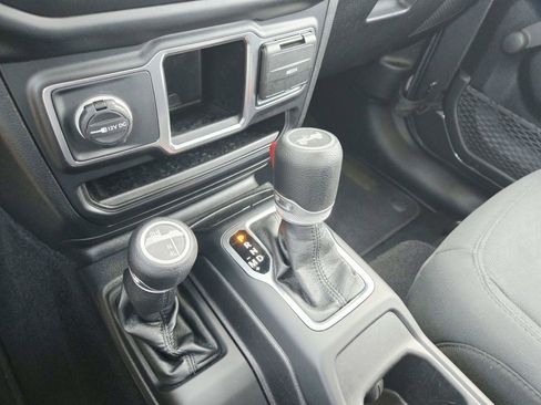 Used 2021 Jeep Wrangler Sport AWD/4WD image 34
