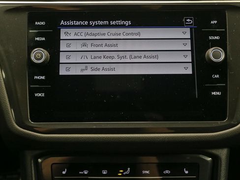 Certified 2023 Volkswagen Tiguan SE R-Line FWD image 35