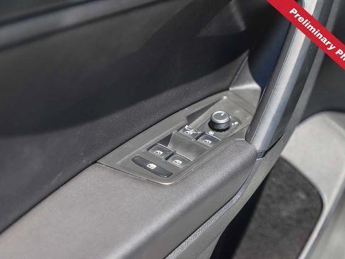Used 2019 Volkswagen Tiguan SE FWD image 15