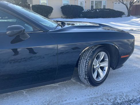 Used 2018 Dodge Challenger SXT image 19